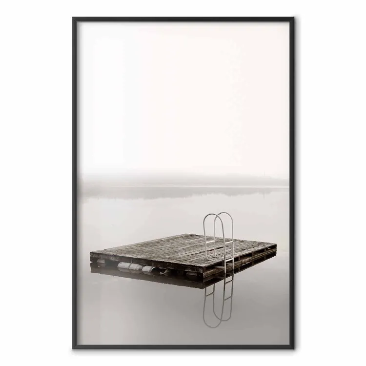 Duik in - plank met een ladder in het midden van een meer te midden van een witte gloed