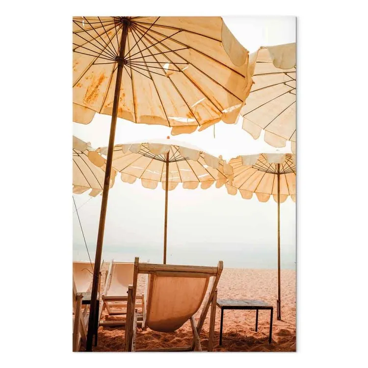 Parasols op het strand - landschap met zand en de Middellandse Zee