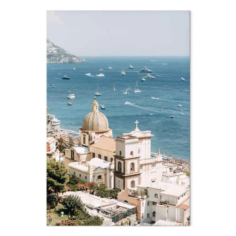 Uitzicht vanaf de kust - zeegezicht met de architectuur van een stad