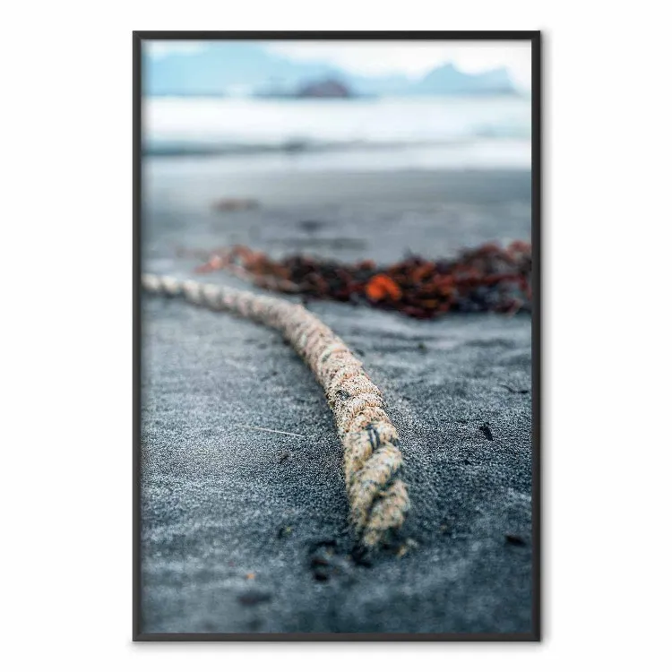 Herinnering aan een reis - majestueus landschap van een donker strand langs de kust