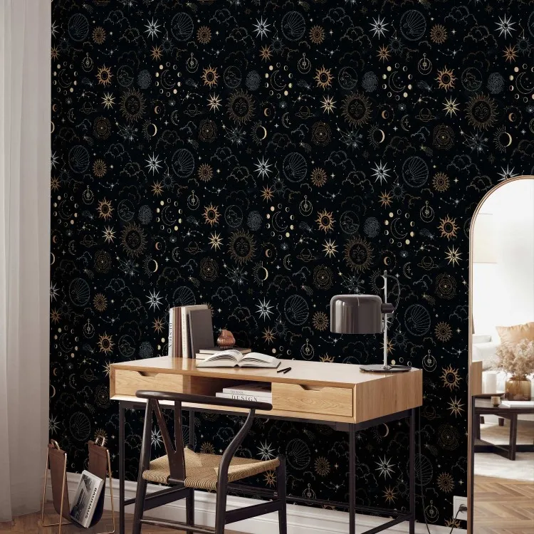 Kosmos - decoratieve symbolen van de zon en de maan in de nachtelijke hemel