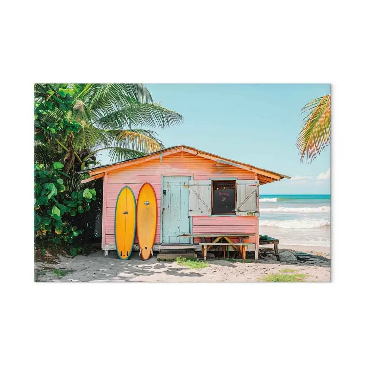 Surfhut - kleurrijk plankenhuis op een tropisch strand